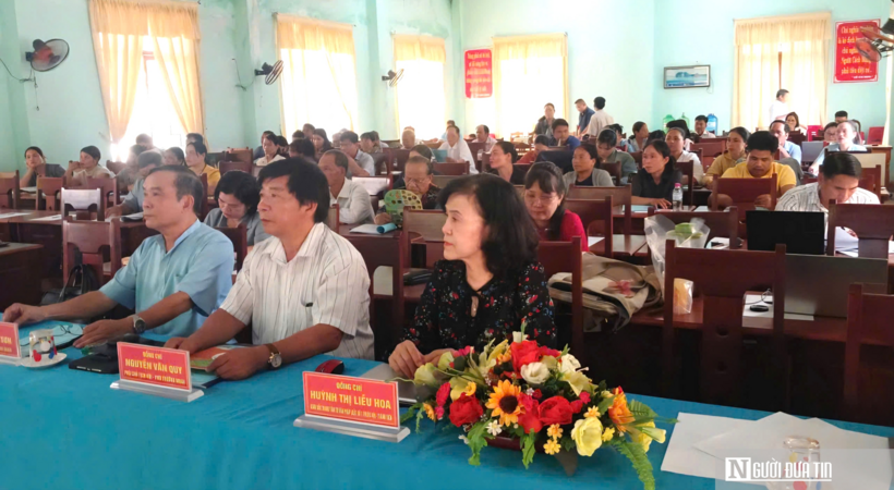 Hội Luật gia Đà Nẵng tuyên truyền, phổ biến chính sách đất đai và kỹ năng ứng dụng AI cho người dân, cán bộ cơ sở xã Đông Giang.