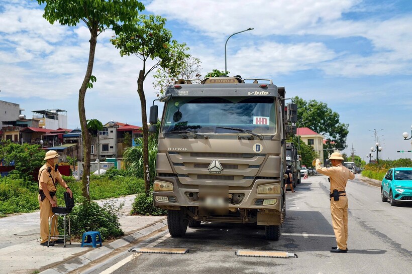 Tăng cường kiểm tra, xử lý vi phạm trong hoạt động vận tải hàng hoá.
