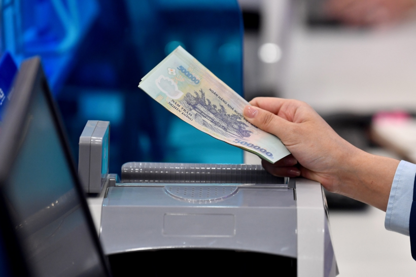 Khoản vay nhỏ được nâng hạn mức lên 400 triệu đồng từ 15/8. (Ảnh: VietnamNet)