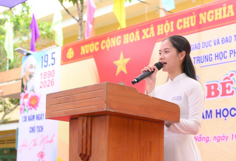 Xuất sắc đạt 27,75 điểm khối C00 và 27,5 điểm khối C04, Huỳnh Thị Ngọc Phương đã chính thức trở thành thủ khoa kép của TP.Đà Nẵng trong kỳ thi tốt nghiệp THPT năm 2026. Ảnh: Thanh niên