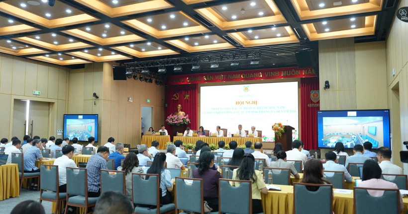Các đại biểu tham dự hội nghị.