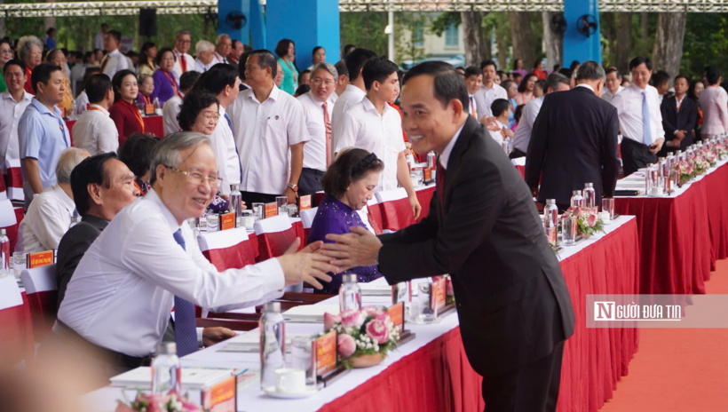 Về phía Tp.HCM,&nbsp;có Bí thư Thành ủy Tp.HCM Trần Lưu Quang và Thường trực, Ban Thường vụ Thành ủy; lãnh đạo HĐND, UBND, Ủy ban Mặt trận Tổ quốc Việt Nam,...
