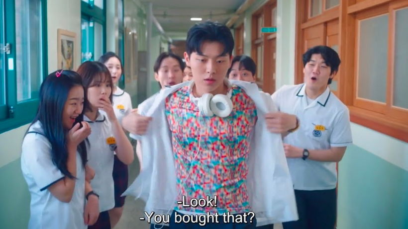 Một bản sao chiếc áo của Shin Chang Won trên phim. Ảnh: Netflix