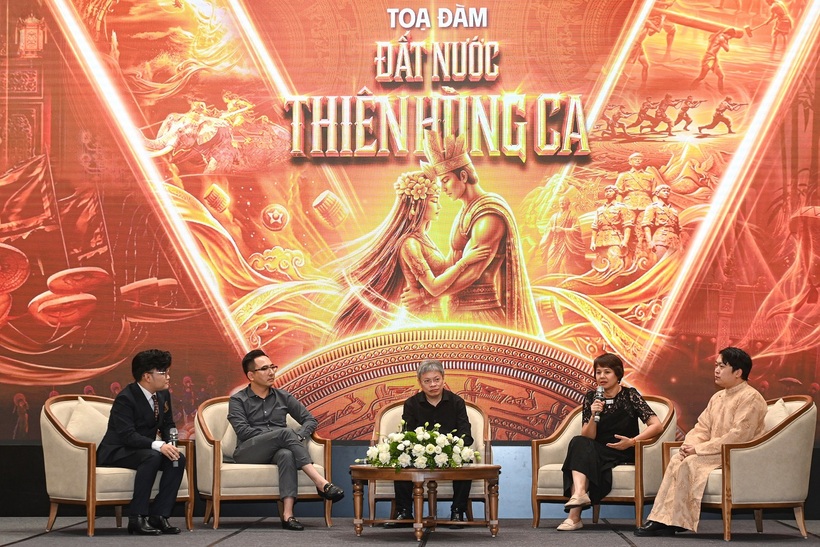 Các chuyên gia ấn tượng với những yếu tố đậm chất Việt trong “kỳ quan sân khấu” mà Vingroup dày công tạo dựng.