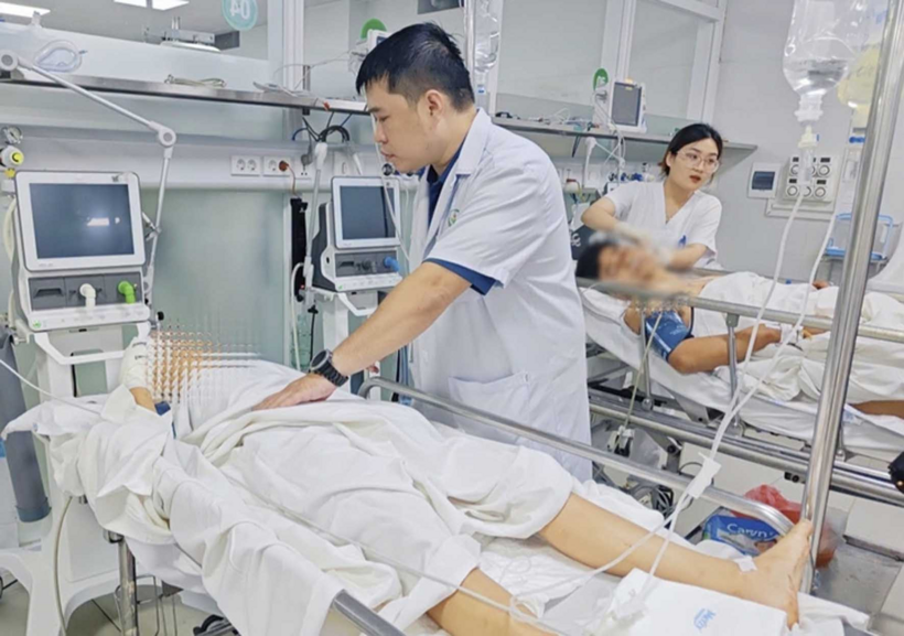 Em Đ.T.T. (12 tuổi ở Hải Phòng) nhập viện với tình trạng đa chấn thương (ảnh cơ sở cung cấp).