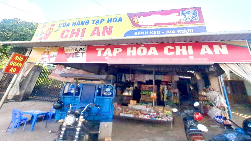 Một số quảng cáo trá hình cho các trang web cờ bạc trực tuyến trên địa bàn xã Bom Bo. (Ảnh: Công an tỉnh Đồng Nai)
