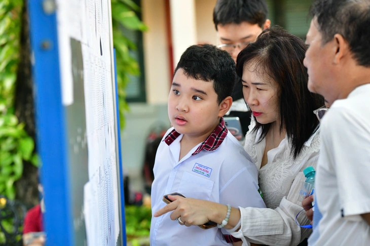 Phụ huynh và thí sinh dự tuyển vào lớp 6 Trường THCS và THPT Trần Đại Nghĩa năm 2026. Ảnh: Duyên Phan