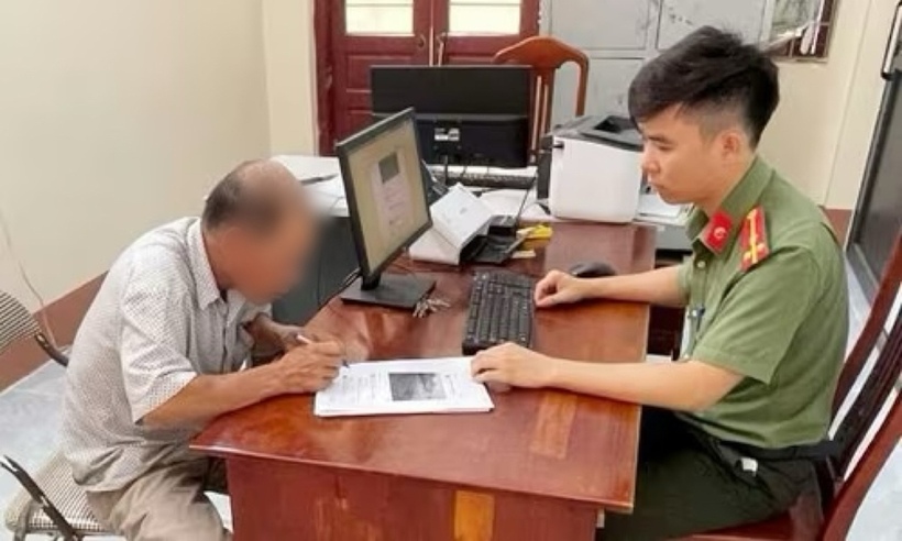 Ông N.V.L tại cơ quan công an