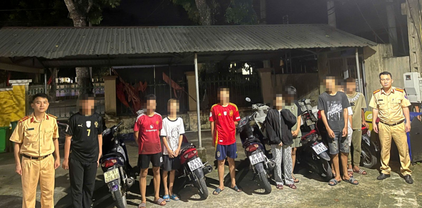 Nhóm thanh niên bị xử phạt. (Ảnh: Công an tỉnh Thanh Hóa)