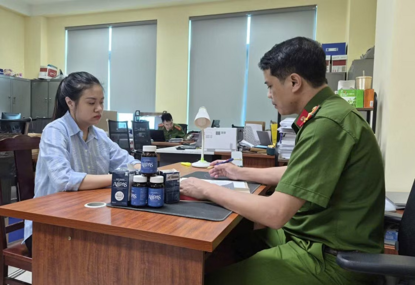Cơ quan Công an làm việc với đối tượng Nguyễn Thị Tuyết Nga. Ảnh: Tiền Phong