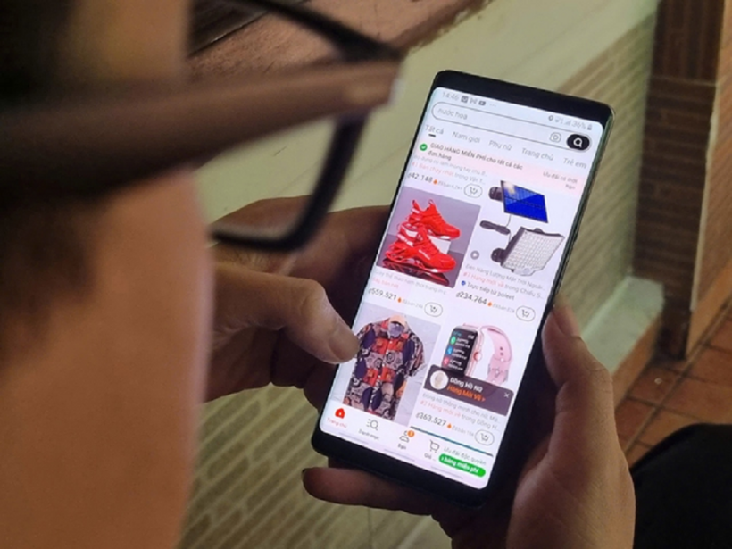 Hộ kinh doanh, cá nhân bán hàng online phải xuất hóa đơn khi bán hàng nếu doanh thu trên 1 tỉ đồng/năm.&nbsp;ẢNH: ĐÀO NGỌC THẠCH