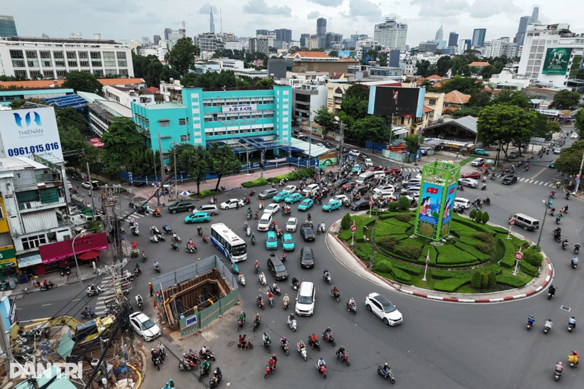 Ngã 6 Công trường Dân Chủ dự kiến có cầu vượt thép để giảm kẹt xe (Ảnh: Ngọc Tân).