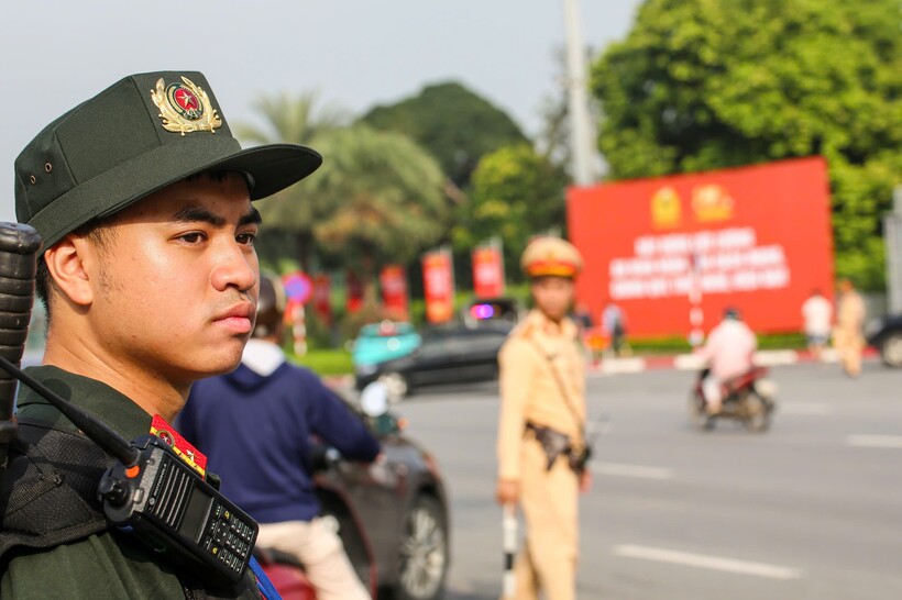 Công an thành phố Hà Nội đã triển khai đồng bộ các phương án, huy động lực lượng, phương tiện tổ chức phân luồng, điều tiết giao thông, bảo đảm các hoạt động của Lễ kỷ niệm.