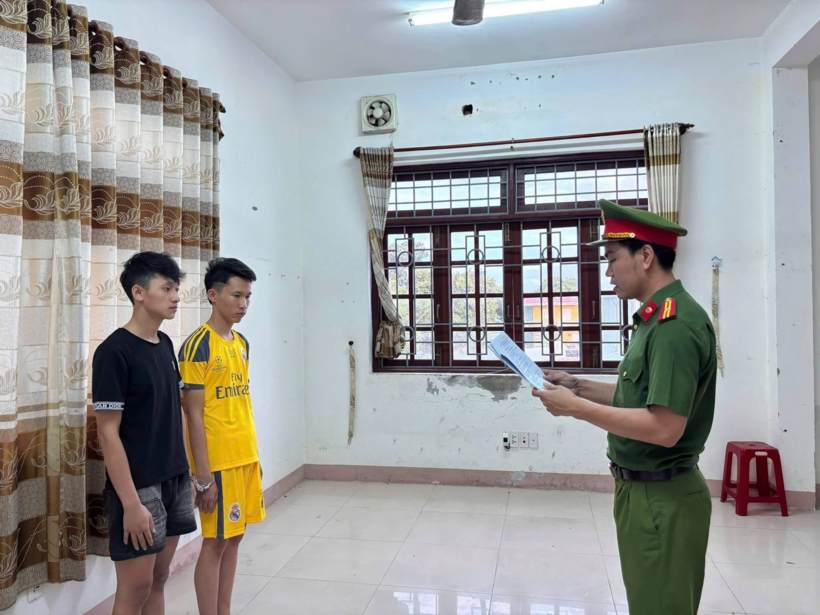 Các đối tượng tại cơ quan công an. (Ảnh: Công an TP.Đà Nẵng)