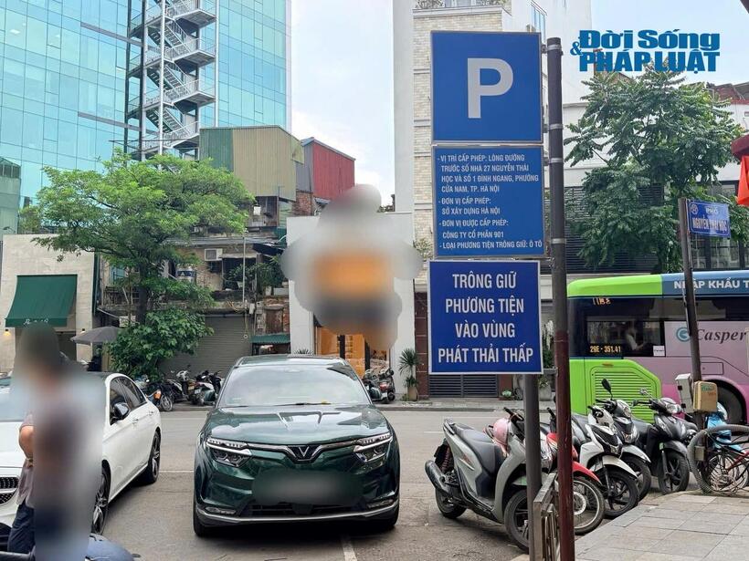 Một điểm giữ xe tại khu vực trung tâm Hà Nội sau khi triển khai chính sách hạn chế phương tiện.
