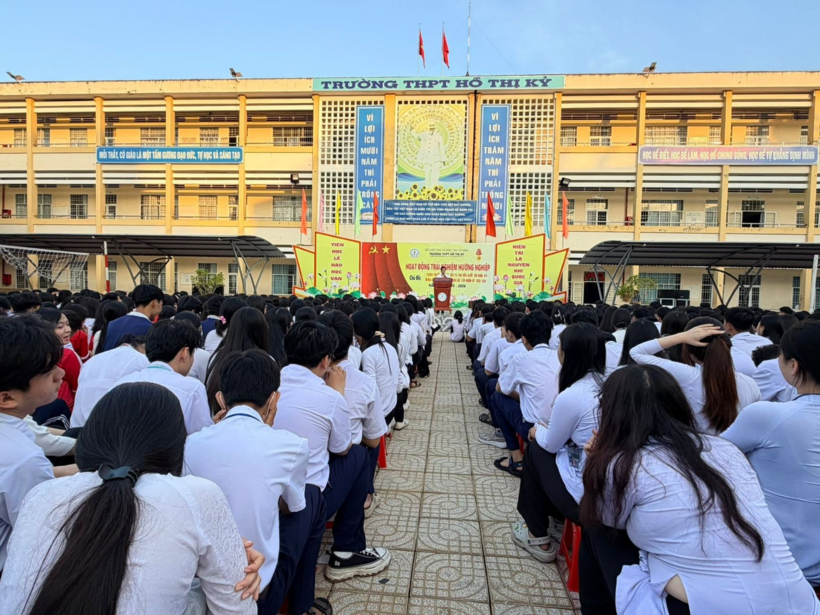 Thầy - trò Trường THPT Hồ Thị Kỷ trong một sự kiện tại trường. Ảnh: VietNamnet
