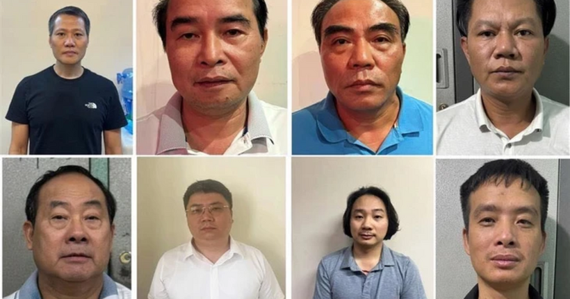 Cựu Tổng giám đốc Bùi Thanh Bình (hàng trên, ngoài cùng bìa trái) và một số bị can trong vụ án. ( Ảnh: Bộ Công an)