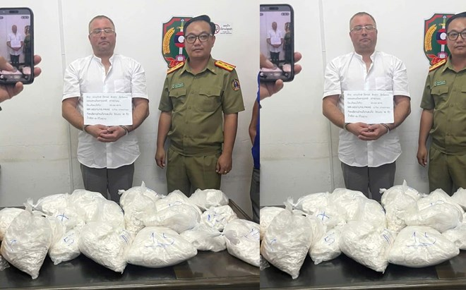 Đối tượng nước ngoài cùng 15kg heroin tang vật. (Ảnh: Công an Điện Biên)