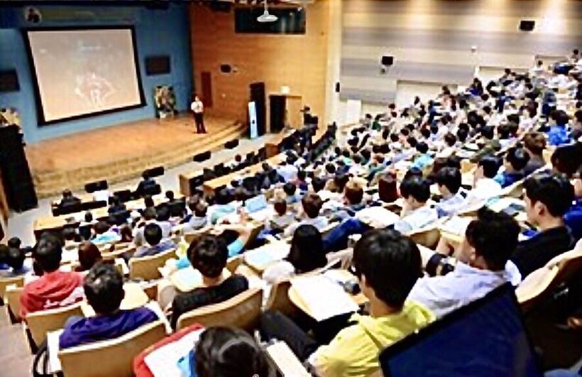 Đào tạo trình độ tiến sĩ tất cả các ngành; ưu tiên những ngành được xác định cần tập trung đào tạo trong chiến lược phát triển nhân lực trình độ cao của Việt Nam./Theo VGP.