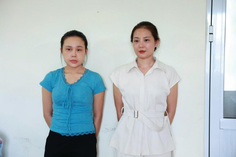 Vi Thị Nụ và Nguyễn Thị Thảo (từ trái qua phải). (Ảnh: Công an tỉnh Hà Tĩnh)