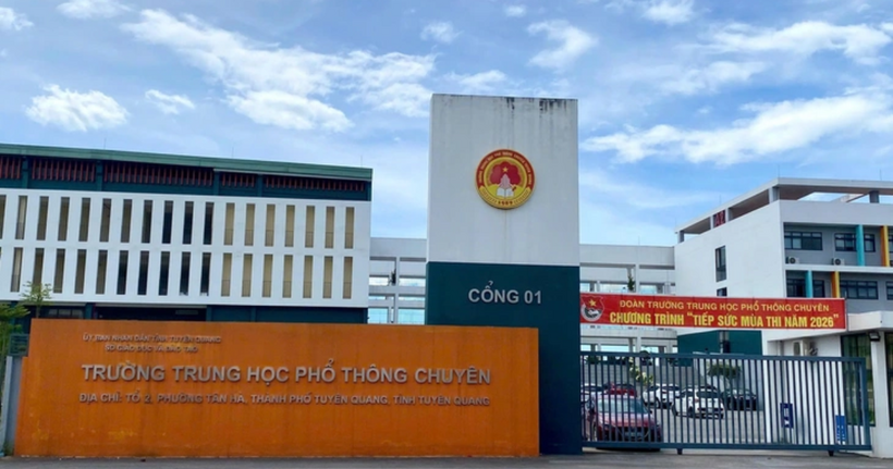 Trường THPT chuyên Tuyên Quang.