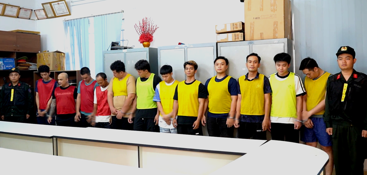 Quá trình điều tra mở rộng 2 đường dây cá độ bóng đá bị triệt phá mùa World Cup, Công an TP.HCM khởi tố thêm 12 bị can liên quan. (Ảnh: Công an TP.HCM)