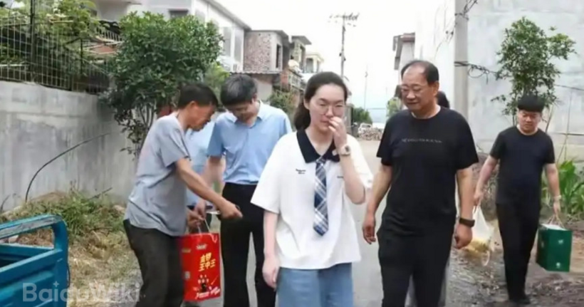 Câu chuyện vượt khó của Hàn Á Bình thu hút sự quan tâm của nhiều doanh nghiệp và cá nhân, trong đó có những người ngỏ ý hỗ trợ tài chính cho nữ sinh. Ảnh: Baidu