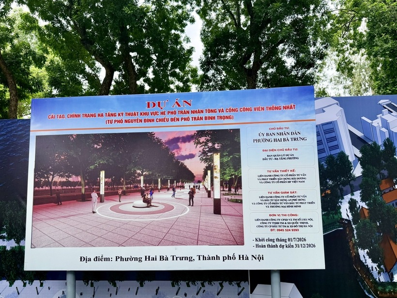 Biển thông tin dự án cải tạo, chỉnh trang hạ tầng kỹ thuật khu vực hè phố Trần Nhân Tông và cổng Công viên Thống Nhất (đoạn từ phố Nguyễn Đình Chiểu đến phố Trần Bình Trọng) do UBND phường Hai Bà Trưng triển khai.