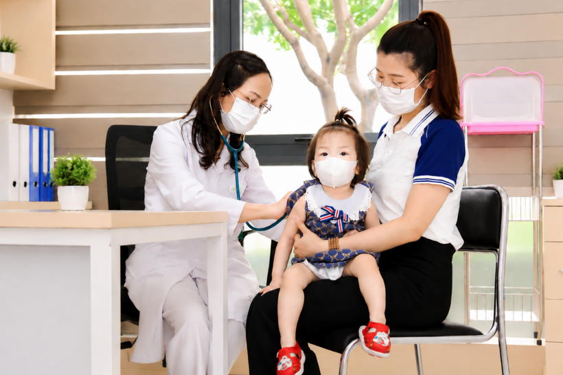 Từ đầu mùa hè đến nay, số trẻ đến khám vì các bệnh lý hô hấp và sốt do virus có xu hướng gia tăng, trong đó có các trường hợp nhiễm Adenovirus. BSCC