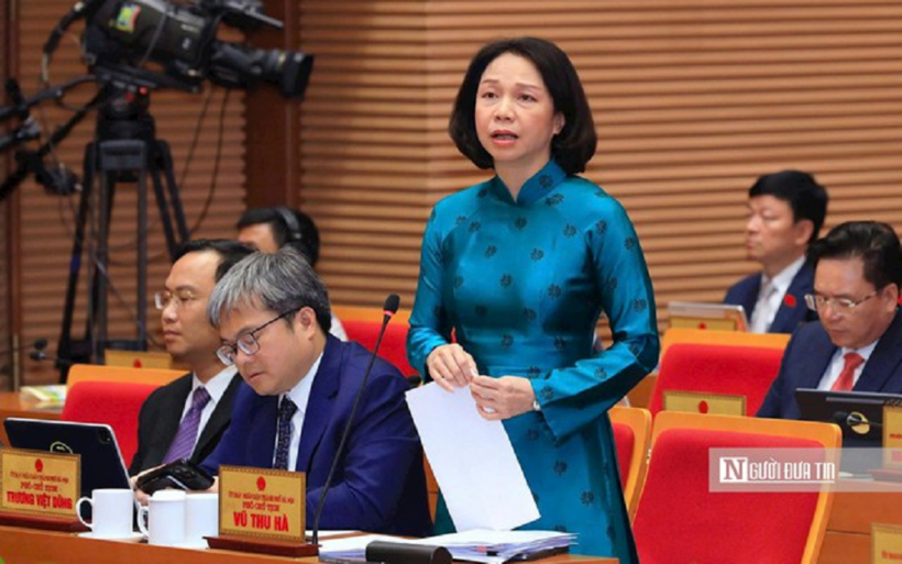 Bà Vũ Thu Hà - Phó Chủ tịch UBND&nbsp;Thành phố&nbsp;Hà Nội trả lời chất vấn sáng ngày 15/7 (Ảnh: Quang Thái).