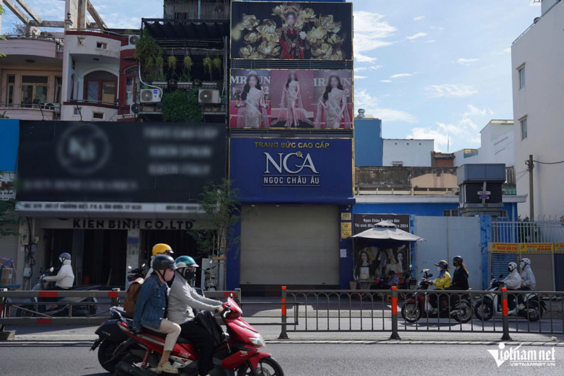 Cửa hàng Ngọc Châu Âu hiện vẫn đóng cửa. Ảnh: Thu Hà/ Theo VietNamNet.