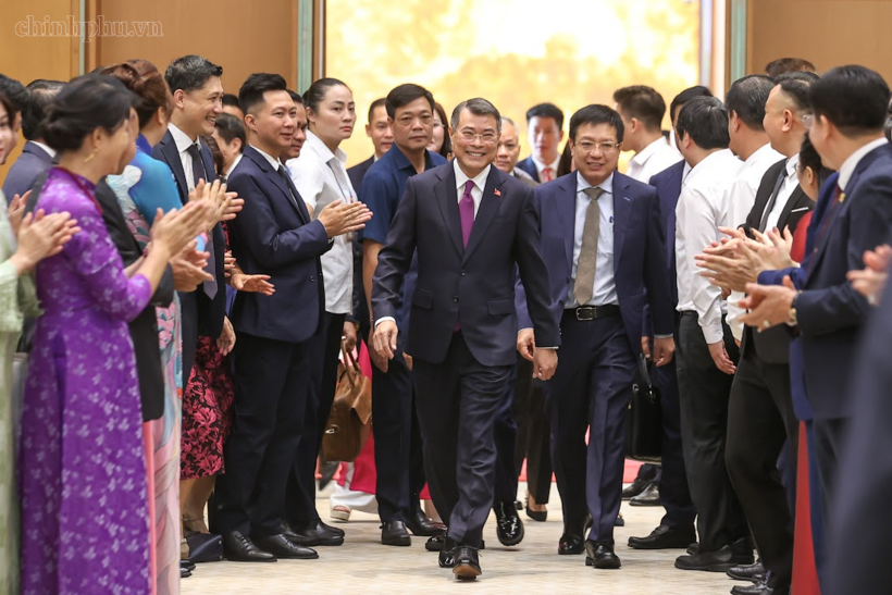 Thủ tướng Chính phủ Lê Minh Hưng đến dự Hội nghị Thường trực Chính phủ với cộng đồng doanh nghiệp (Ảnh: VGP).