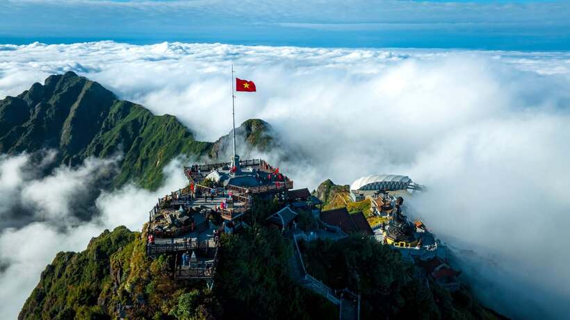 Quẩn thể tâm linh trên đỉnh Fansipan.