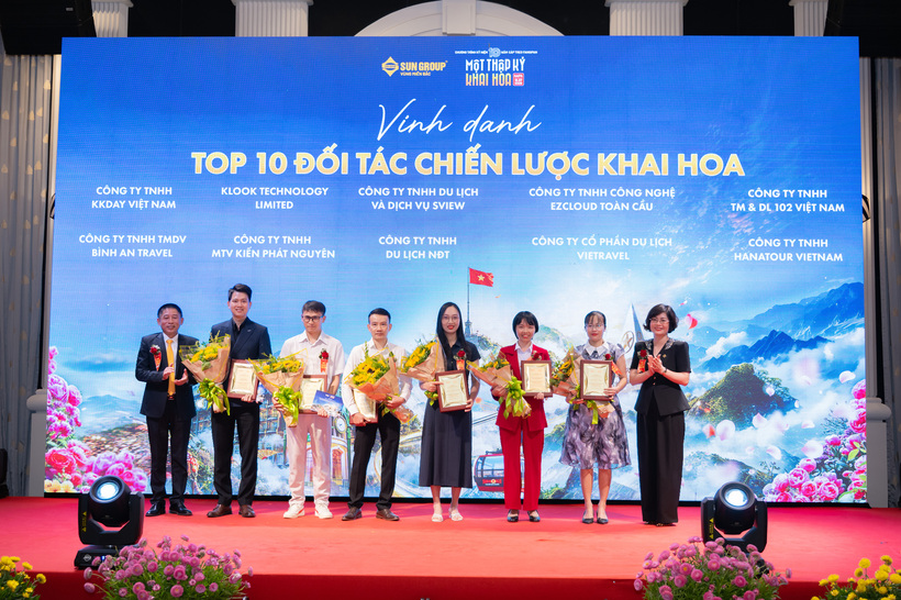 Trong khuôn khổ buổi lễ, Sun Group cũng vinh danh Top 10 “Đối tác Chiến lược Khai hoa” tại sự kiện.