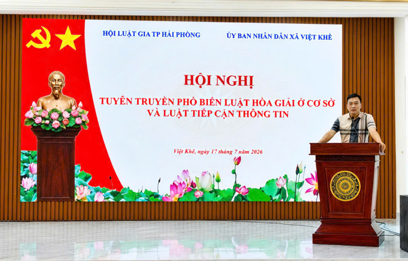 Ông Nguyễn Cảnh Long - Phó Bí thư Đảng ủy, Chủ tịch UBND xã Việt Khê phát biểu khai mạc hội nghị.