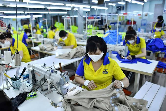 Từ 10/9, doanh nghiệp trả lương không đúng hạn đối mặt với mức phạt đến 100 triệu đồng. Ảnh minh họa/Thanh Niên