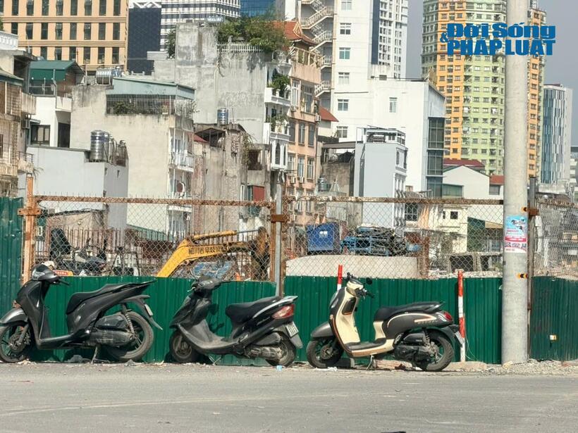 Tuyệt đối&nbsp;không dừng, đỗ xe&nbsp;trong phạm vi công trường và trên tuyến đường Vành đai 1 mới theo biển báo.