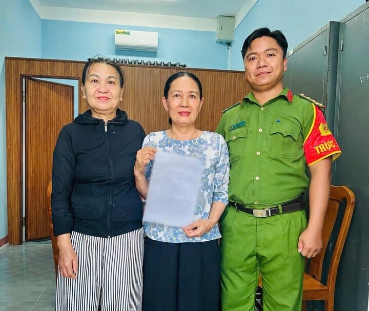 Công an Đà Nẵng hỗ trợ người phụ nữ ở Quảng Trị nhận lại 270 triệu đồng chuyển nhầm. (Ảnh: Công an xã Thăng An)