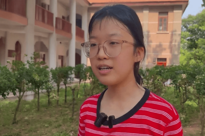 Hứa Dật Phương gây sốt trên mạng xã hội Trung Quốc sau khi trúng tuyển vào Đại học Thanh Hoa danh tiếng với điểm số gaokao xuất sắc - thành tích hoàn toàn không cần học thêm. Ảnh: Douyin