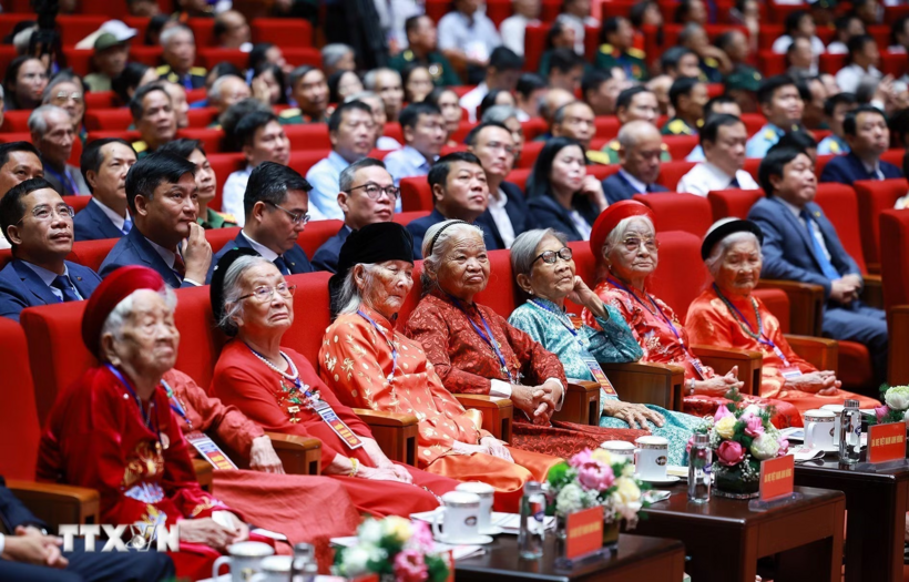 Các Mẹ Việt Nam Anh hùng dự Hội nghị Tri ân người có công với cách mạng toàn quốc năm 2026 (Ảnh: TTXVN).