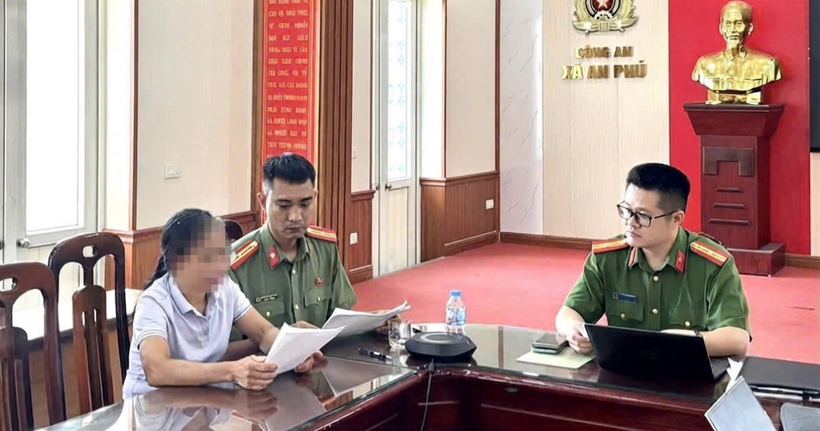 Bà T.T.L đã thừa nhận hành vi sai phạm và cam kết không đăng tải các thông tin sai sự thật, thông tin chưa được kiểm chứng trên mạng xã hội. (Ảnh: Công an TP Hải Phòng)