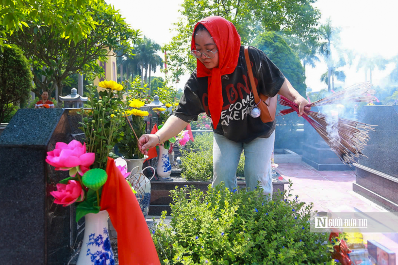 "Ngày 27/7 có ý nghĩa rất đặc biệt đối với mỗi người dân Việt Nam, đây là dịp để chúng ta thành kính tưởng nhớ và bày tỏ lòng biết ơn sâu sắc tới các anh hùng liệt sĩ đã hy sinh vì độc lập, tự do của dân tộc", người dân chia sẻ.