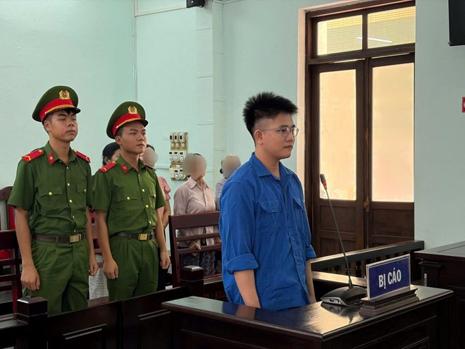 Đối tượng Nguyễn Duy Nhật lĩnh 11 năm tù vì tội "Trộm cắp tài sản". Ảnh: TAND Khu vực 1 - TP Huế/Ảnh: Lao động