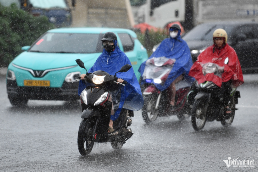 Nhiều nơi trên cả nước có mưa giông mạnh. Ảnh: Hoàng Minh.