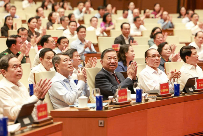 Tổng Bí thư, Chủ tịch nước Tô Lâm và các lãnh đạo, nguyên lãnh đạo Đảng, Nhà nước tại Hội nghị (Ảnh: Quang Nguyễn).