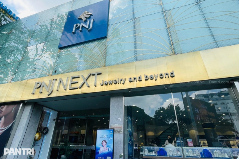 Cửa hàng PNJ Hai Bà Trưng (Ảnh: Tri Túc).