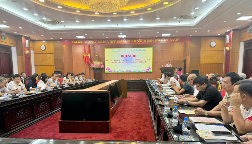 Các đại biểu dự hội nghị.
