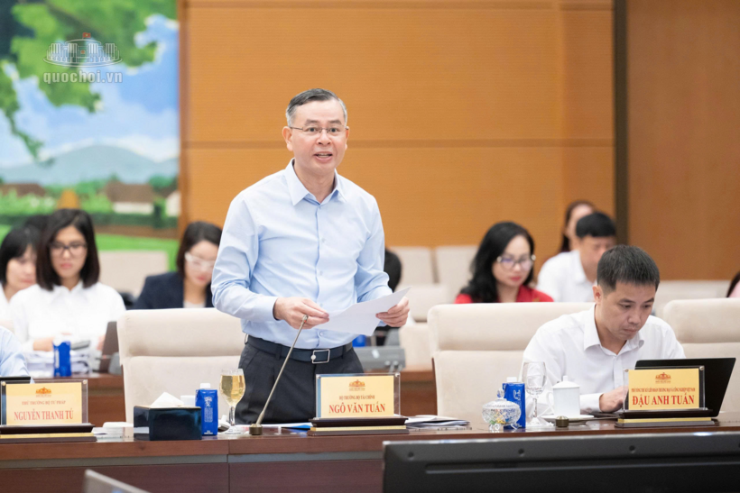 Bộ trưởng Bộ Tài chính Ngô Văn Tuấn (Ảnh: Media Quốc hội).