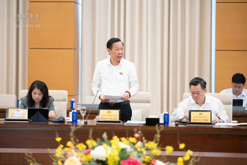 Chủ nhiệm Ủy ban Kinh tế và Tài chính Phan Văn Mãi (Ảnh: Media Quốc hội).