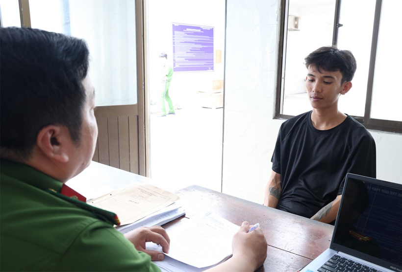 Đối tượng Huỳnh Nhật Hào khai nhận tại Cơ quan Công an. Ảnh: Công an tỉnh An Giang